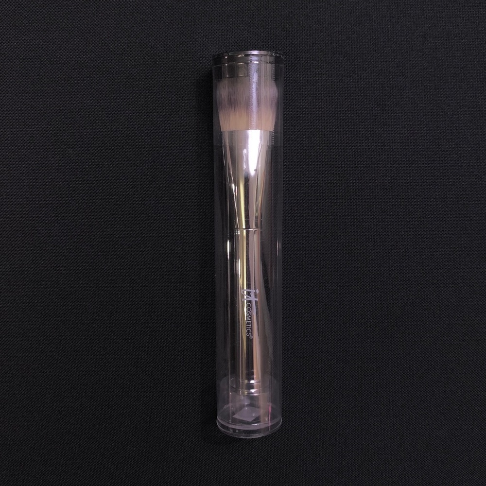 IT COSMETICS Heavenly Luxe Plush Paddle Foundation Brush — Full Size